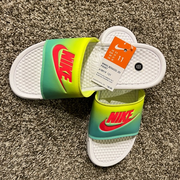 Women’s Nike Slides - Picture 2 of 3